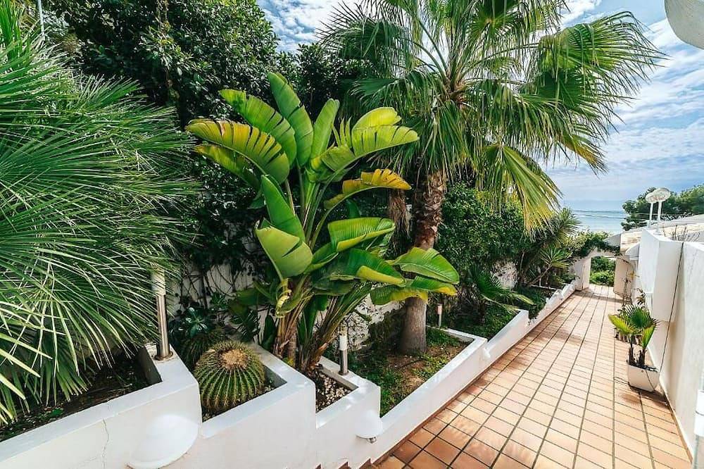 Erste Linie, Nur Einige Schritte Von Den Mittelmeerblicken. in Platja de les Platgetes (Moraira), Teulada (Spanien)