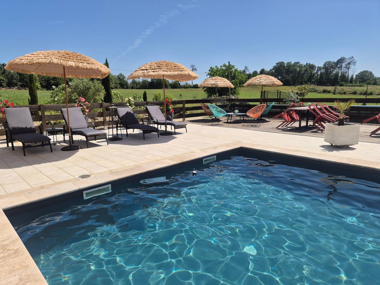 Bed and Breakfast 'Chambre Vintage' con piscina compartida, Wi-Fi y aire acondicionado in Belvès, Périgord Noir