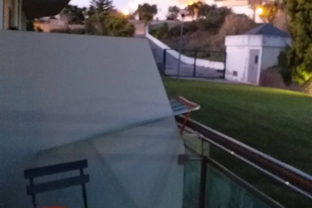 Entire apartment, Ideas on Beach - Next to the beach, pool and garden in Ribeira d'Ilhas, Ericeira