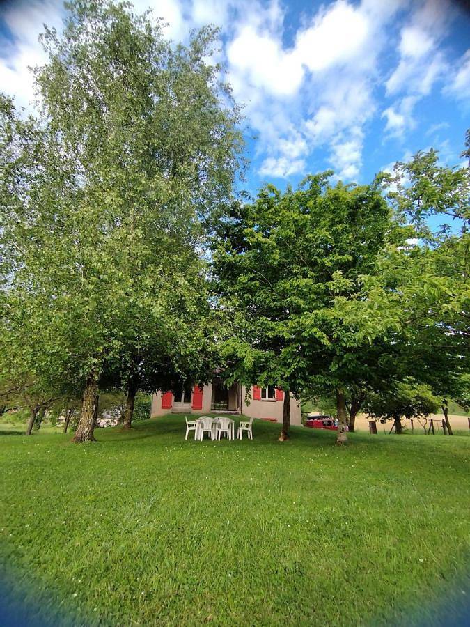Location de vacances pour 4 personnes, avec Jardin et Vue à Mayrinhac-Lentour