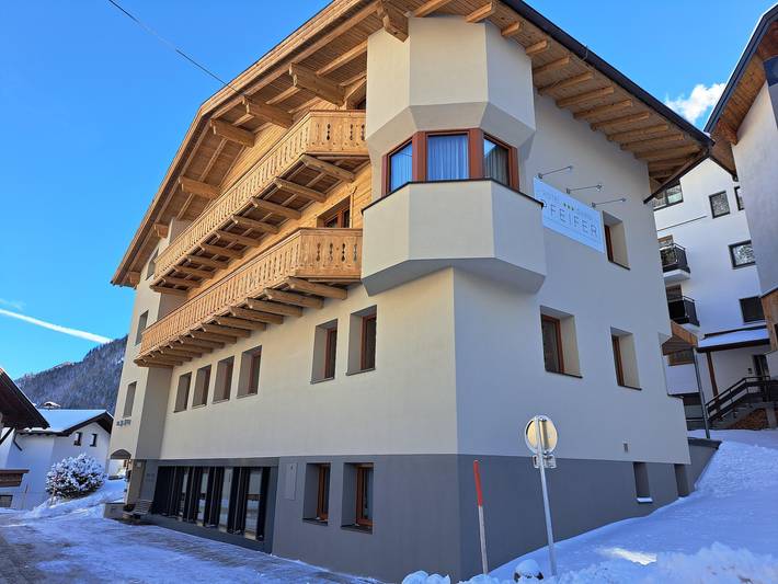 Ganze Ferienwohnung, Dreibettzimmer mit Dusche, Wc in Ischgl, Verwall