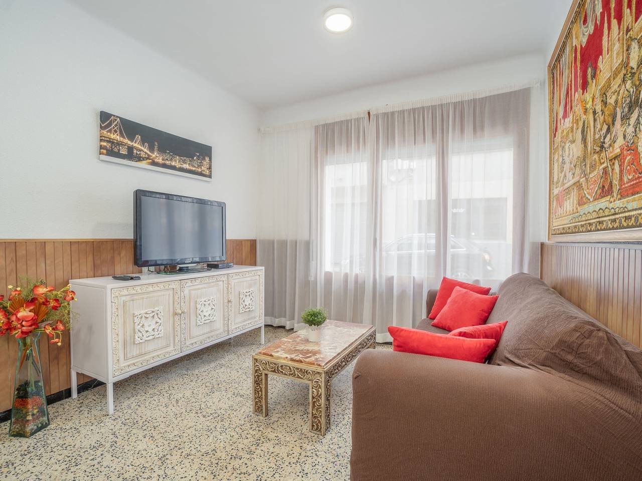 Apartamento entero, Apartamento céntrico en Rosas para 9 personas, con patio y lavadora, a 350m de la playa in Roses Centre, Roses