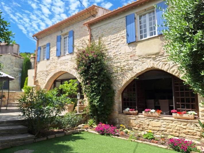 Chambre d’hôte pour 2 personnes, avec Balcon et Terrasse ainsi que Jardin et Piscine