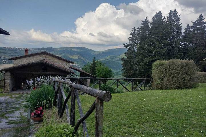 Agriturismo per 6 persone, con giardino in Pelago
