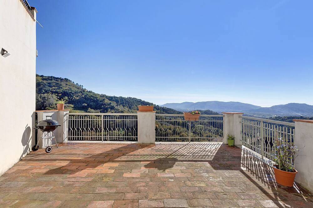 Ferienhaus 'Luxury Suite La Torretta' mit Bergblick, privater Terrasse und Wi-Fi in Falcinello, Sarzana
