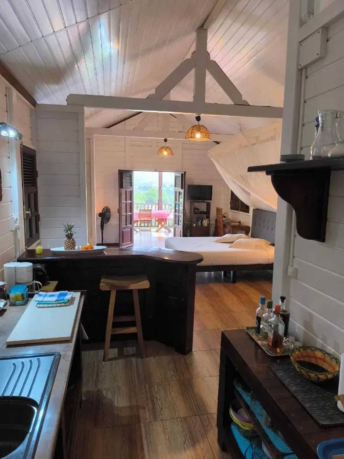 Entire studio, Modern Studio with Terrace in Le Robert 60 m² in Le Robert, Martinique