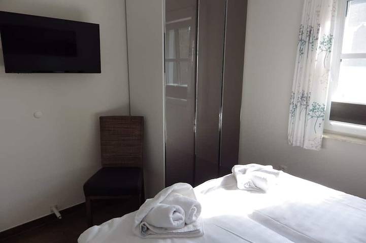Ganze Wohnung, Fewo Schloonblick, zentral, 300 m Strand, WLAN, Gaskamin, 2 Balkone in Bansin, Heringsdorf