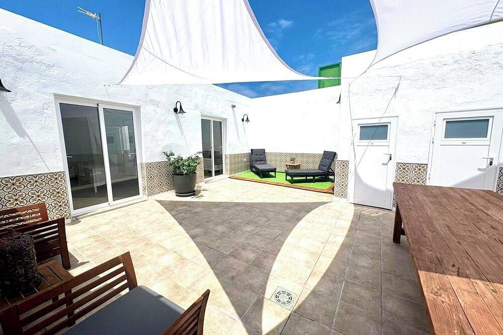 Ganze Wohnung, Casa Caladero a brilliant apartment in El Golfo with 2 bedrooms, Wifi, and Ac in El Golfo, Timanfaya