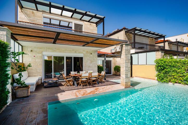 Bungalow für 7 Personen, mit Garten und Ausblick in Chalkidiki