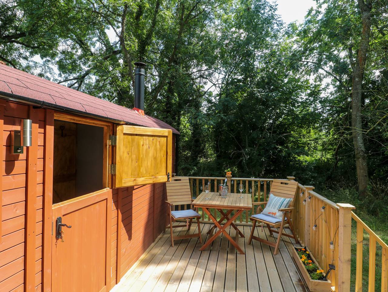 The Foxes Den Shepherds Hut in Oldbury-upon-Severn, South Gloucestershire