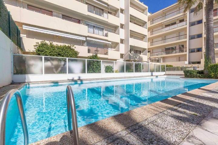 Appartement de vacances pour 4 personnes, avec terrasse ainsi que piscine et vue