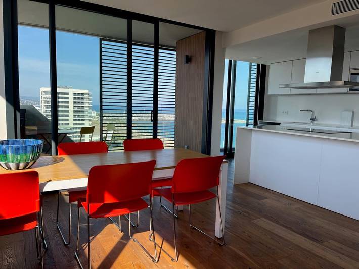 Ferienwohnung für 6 Personen, mit Meerblick und Balkon sowie Terrasse und Pool in Mataró