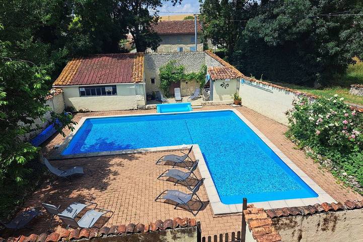Gîte pour 6 personnes, avec jardin et piscine à Saint-Pierre-de-Juillers