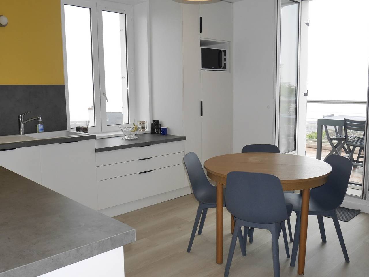 Ganze Wohnung, Zentrales Apartment mit Meerblickterrasse, Haustiere erlaubt in Le Palais, Côte des Mégalithes