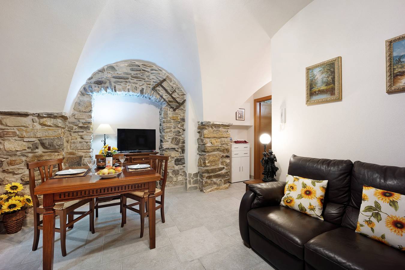 Ganze Wohnung, Ferienwohnung 'Ca Dei Nonni' mit privater Terrasse und Wlan in Diano San Pietro, Riviera di Ponente