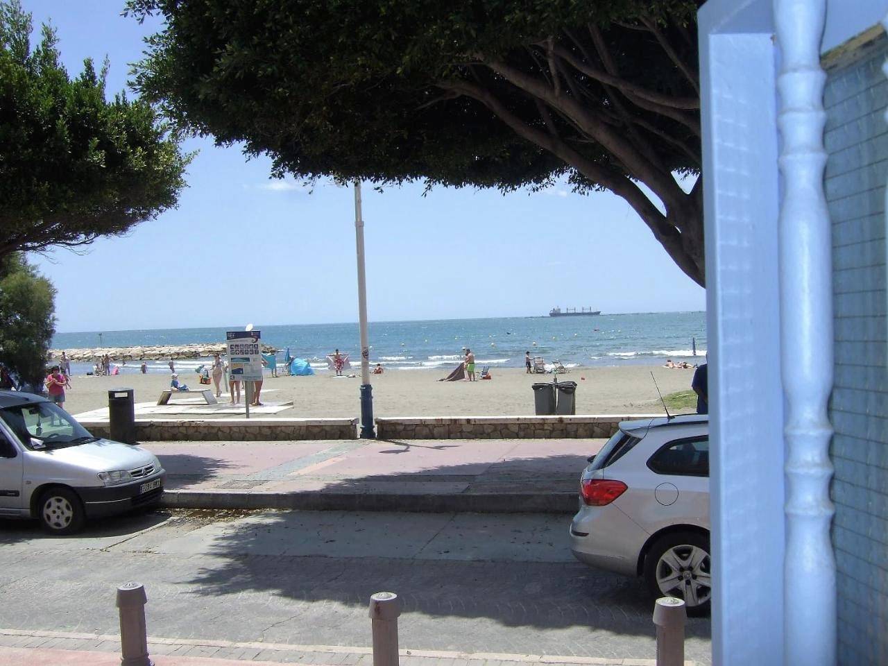 Ganze Wohnung, Beachfront Apartment on 1st Line in Playa del Palo, Malaga