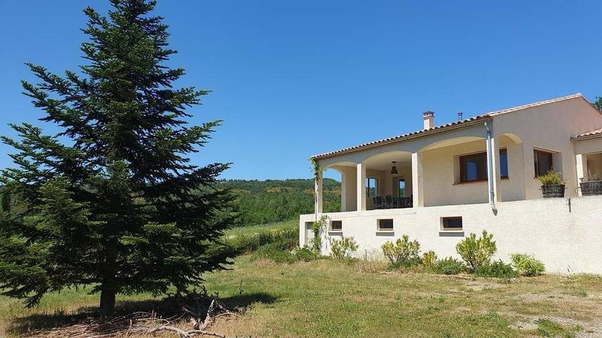 Gîte pour 4 personnes, avec jardin à Antugnac