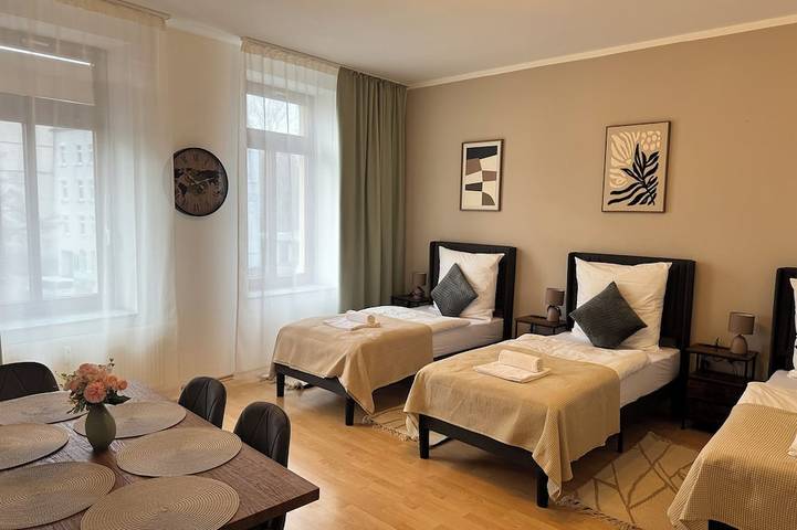 Ganze Wohnung, Arminos Large Group Apartment- 3 Zimmer & 2 WCs in Chemnitz, Chemnitz und Umgebung