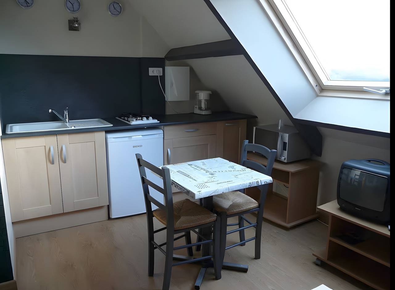 Studio entier, Studio « Le Pigeonnier » avec terrasse partagée, jardin commun et Wi-Fi in Surtainville, Côte de la Déroute