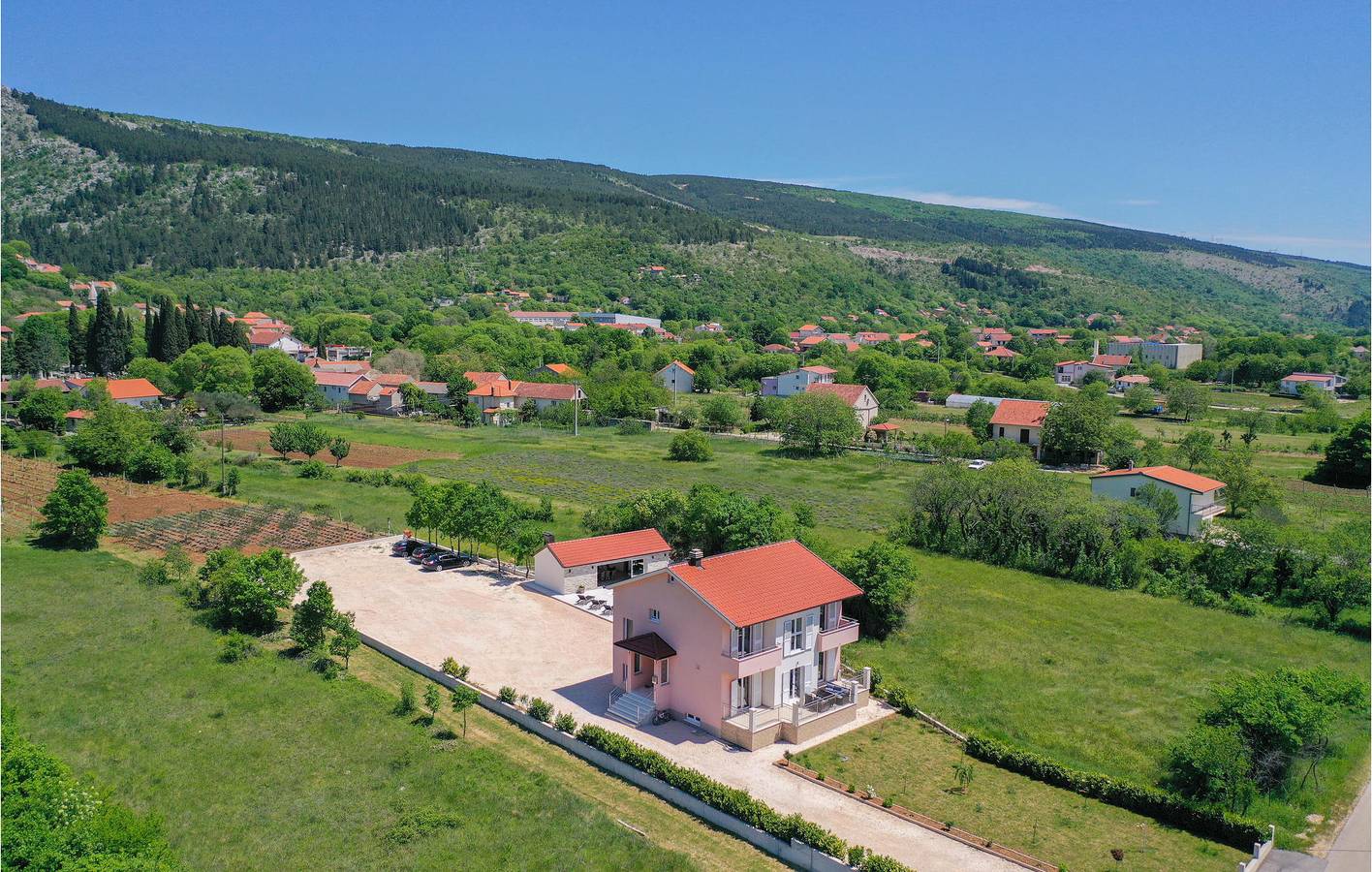 Gemütliche 1-Zimmer-Wohnung mit Pool in der Nähe des Flusses Ričina und des Prološko-Sees in Imotski, Makarska Riviera