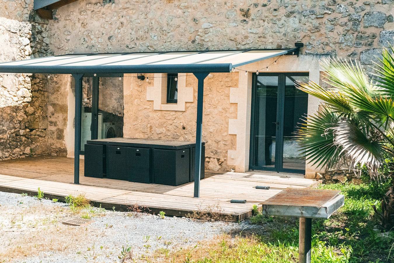 Casa vacacional 'Gîte Loft' con piscina compartida, terraza común y Wi-Fi in Saint-Caprais-de-Bordeaux, Región de Burdeos