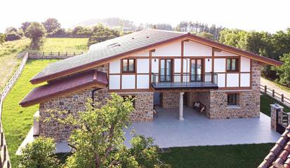 Casa rural para 2 personas, con jardín además de terraza y vistas en el País Vasco
