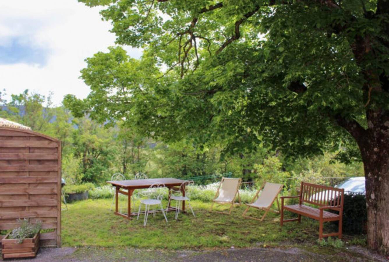 Maison de vacances « La Bastide Des Moines » avec vue montagne, jardin privé et Wi-Fi in Peyroules, Parc naturel régional du Verdon