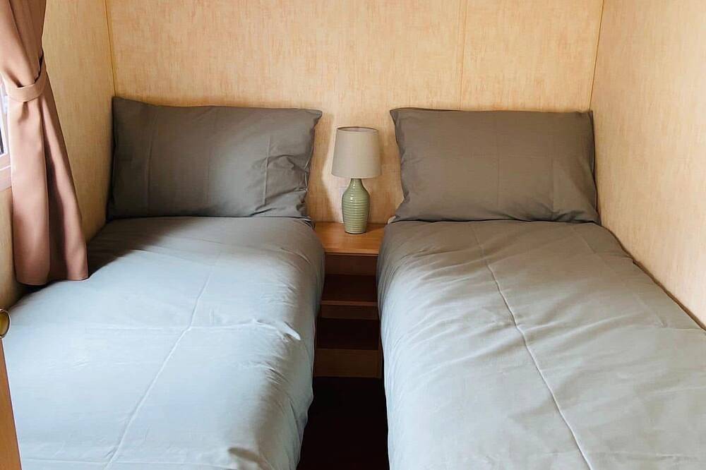 Family & Dog Friendly 2-Bed Caravan, Sleeps 6 in Dumfries und Galloway