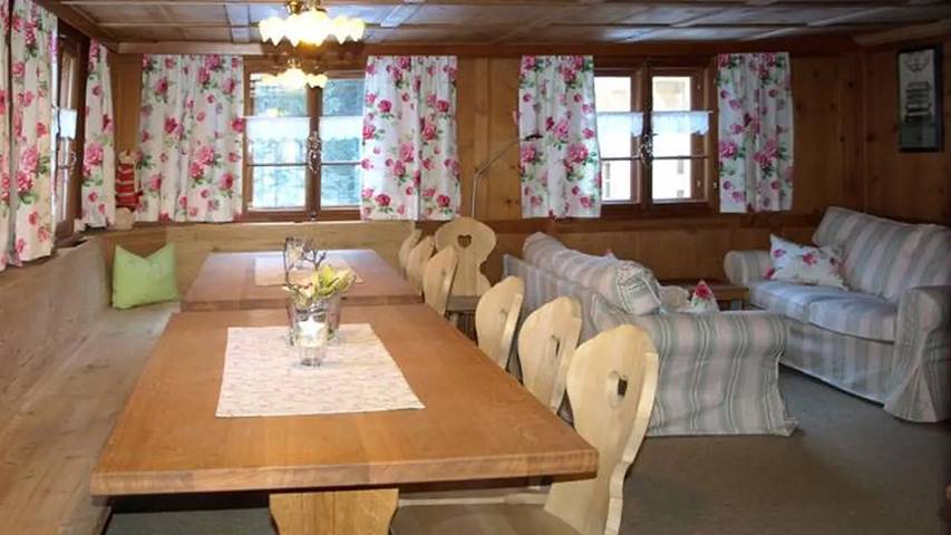 Chalet für 16 Personen, mit Whirlpool und Sauna sowie Terrasse und Garten im Bregenzerwald - 3