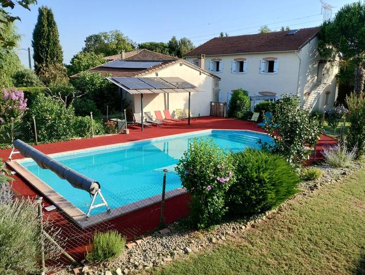 Cottage pour 2 personnes, avec piscine et jardin à Montélier