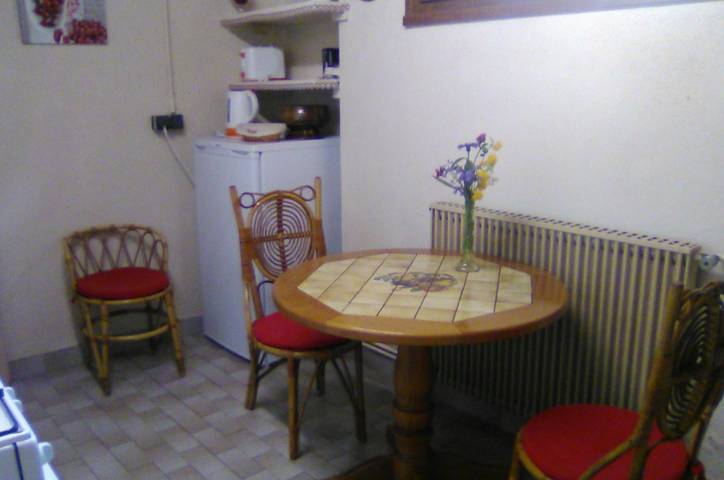 Gîte pour 3 personnes, avec vue sur le lac ainsi que terrasse et jardin dans Parc Naturel Régional de Millevaches en Limousin - 4