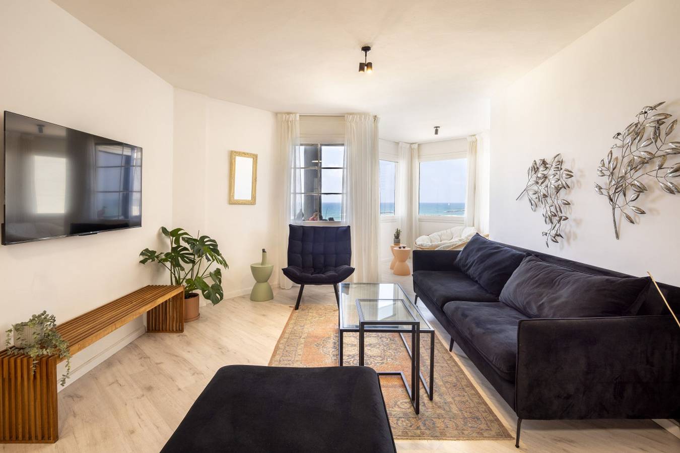 Entire apartment, Chic 3Br Apt w Parking on the Beach by Sea N' Rent in Tel Aviv, Tel Aviv District