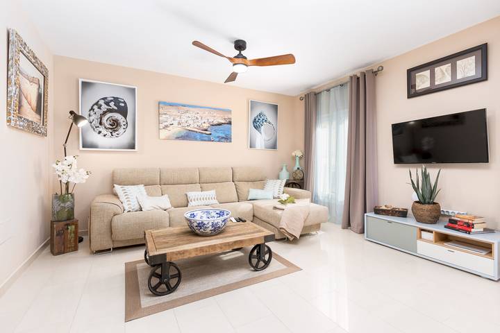 Chalet para 6 personas, con piscina además de jardín y terraza, Familias con niños en Parque Natural de Corralejo - 2