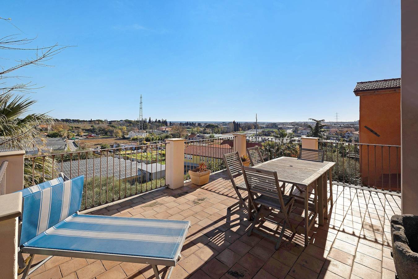 Entire apartment, Apartment "Residenza Stoechas" with Sea View, Wi-Fi, Garden & Terrace in Campochiesa, Albenga