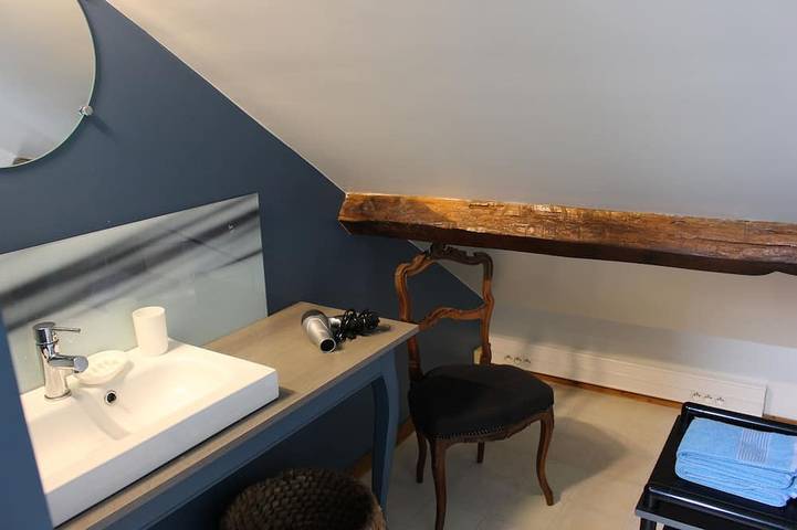 Location de vacances pour 2 personnes, avec balcon et jardin à Charbonnières-les-Vieilles - 3