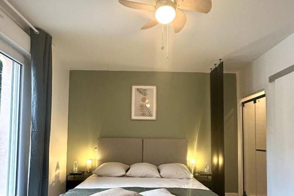 Demeure de l'Estuaire : Twin Room with Private Bathroom in Plassac, Blaye region