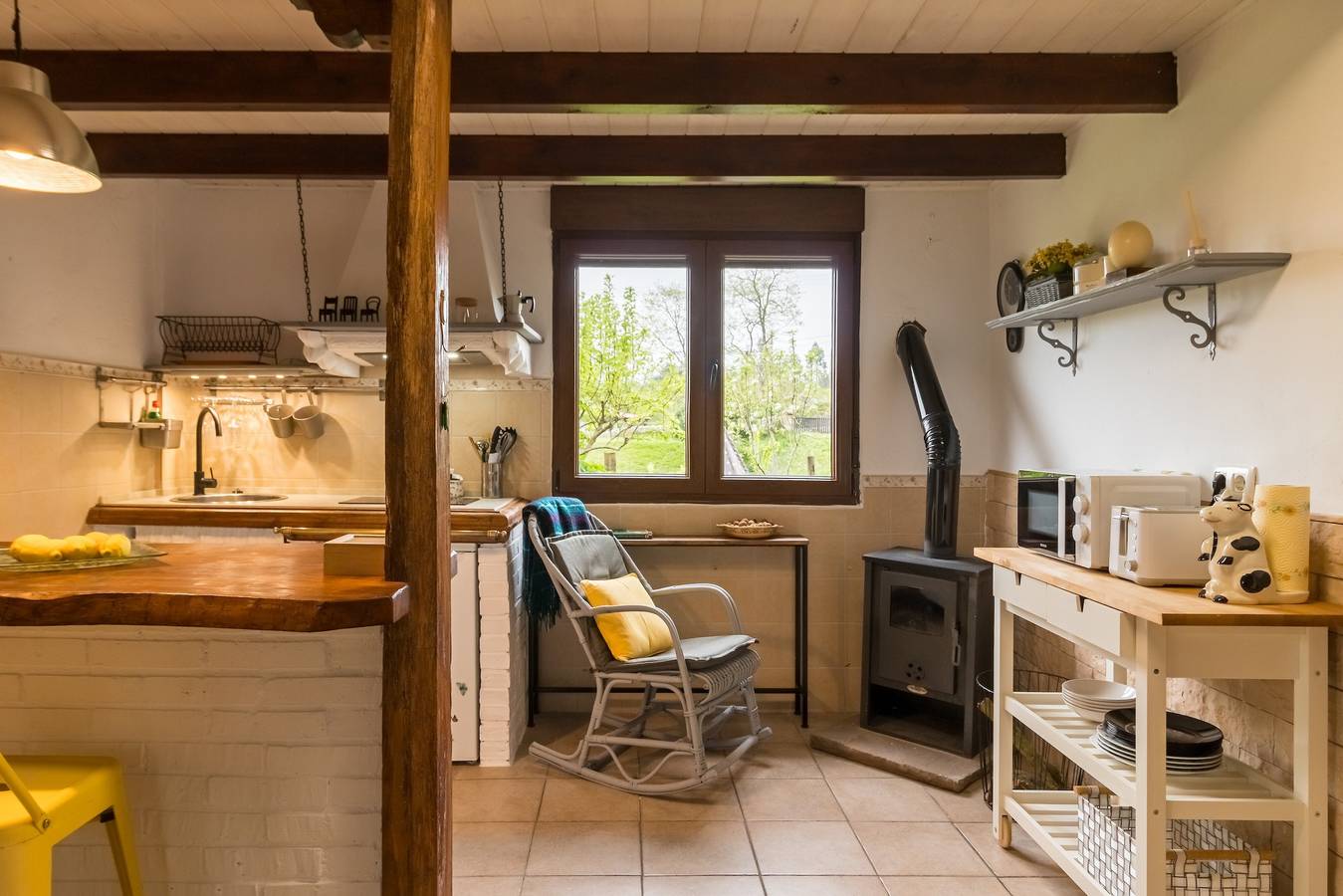 Apartamento entero, Apartamento 'Kety 2' con vistas a la montaña, terraza privada y Wi-Fi in Serdio, Val de San Vicente