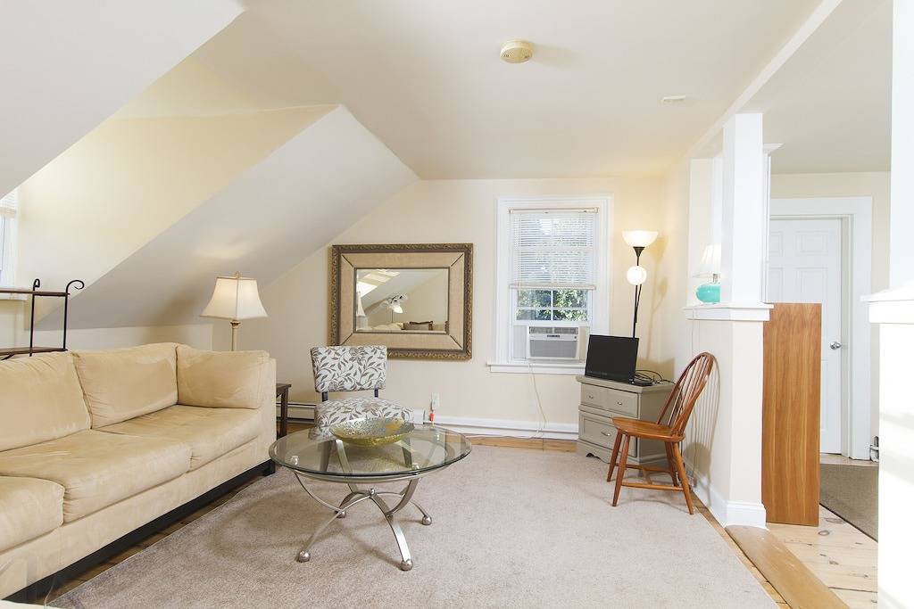 Ganze Wohnung, Wünschenswerte Coggeshall Ave - 2-Zim.-Einheiten - 3. Stock, 4 Schlafplätze in Newport, Newport County