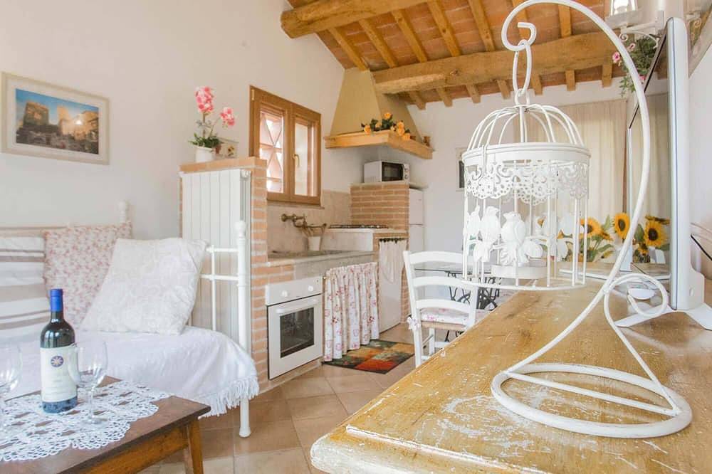 Entspannung pur in gehobener Atmosphäre fuer 2/3 Personen, Pool, Wifi, Meernaehe in Montescudaio, Etruskische Küste