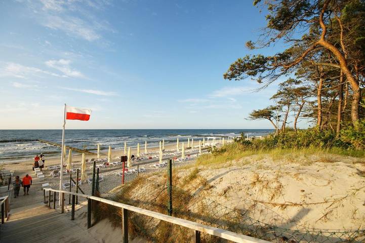 Apartament wakacyjny dla 4 osób, z sauna i basen oraz balkon i jacuzzi w Dźwirzyno