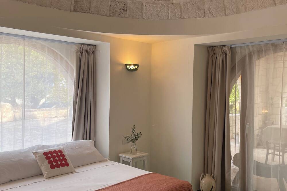 3-bedroom villa in enchanting Puglia with Ac, Wifi in Putignano, Province de Bari