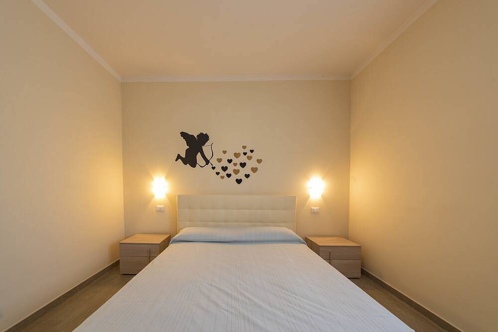 Ganze Wohnung, Dimora Paola - Garda - Centro con parcheggio- ac in Caprino Veronese, Gardasee-Berge