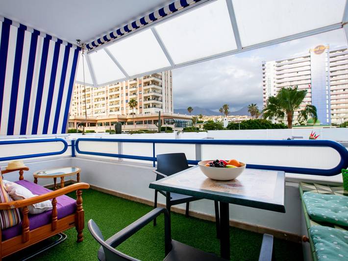 Appartement de vacances pour 4 personnes, avec vue sur l’océan et terrasse ainsi que bassin pour enfant et piscine