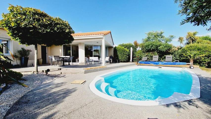 Maison d’hôte pour 6 personnes, avec piscine ainsi que jardin et terrasse