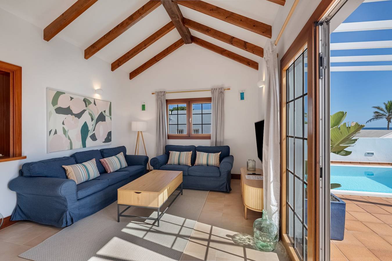 Vacation Villa 'Turqué' with Sea View, Private Pool and Wi-Fi in Punta de las Mujeres, Haría