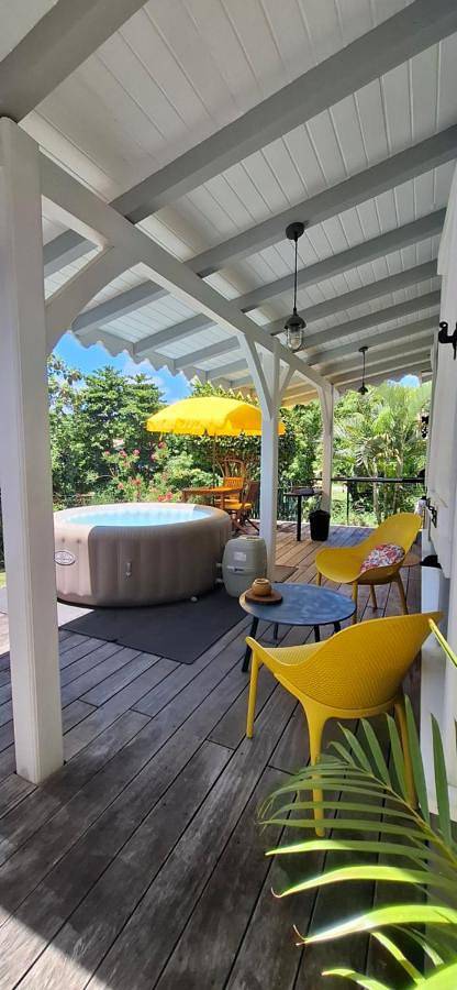 Gîte pour 2 personnes, avec jardin ainsi que terrasse et vue dans Baignoire de Joséphine - 4