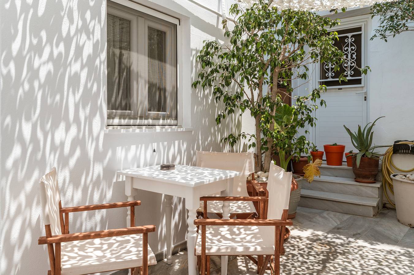 Studio 'A Tinian Room 5' mit gemeinsamer Terrasse, gemeinsamem Garten und Klimaanlage in Tínos