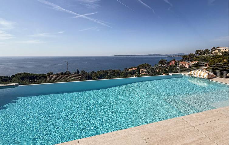 Location de vacances pour 10 personnes, avec piscine ainsi que jardin et terrasse dans Les Issambres - 4