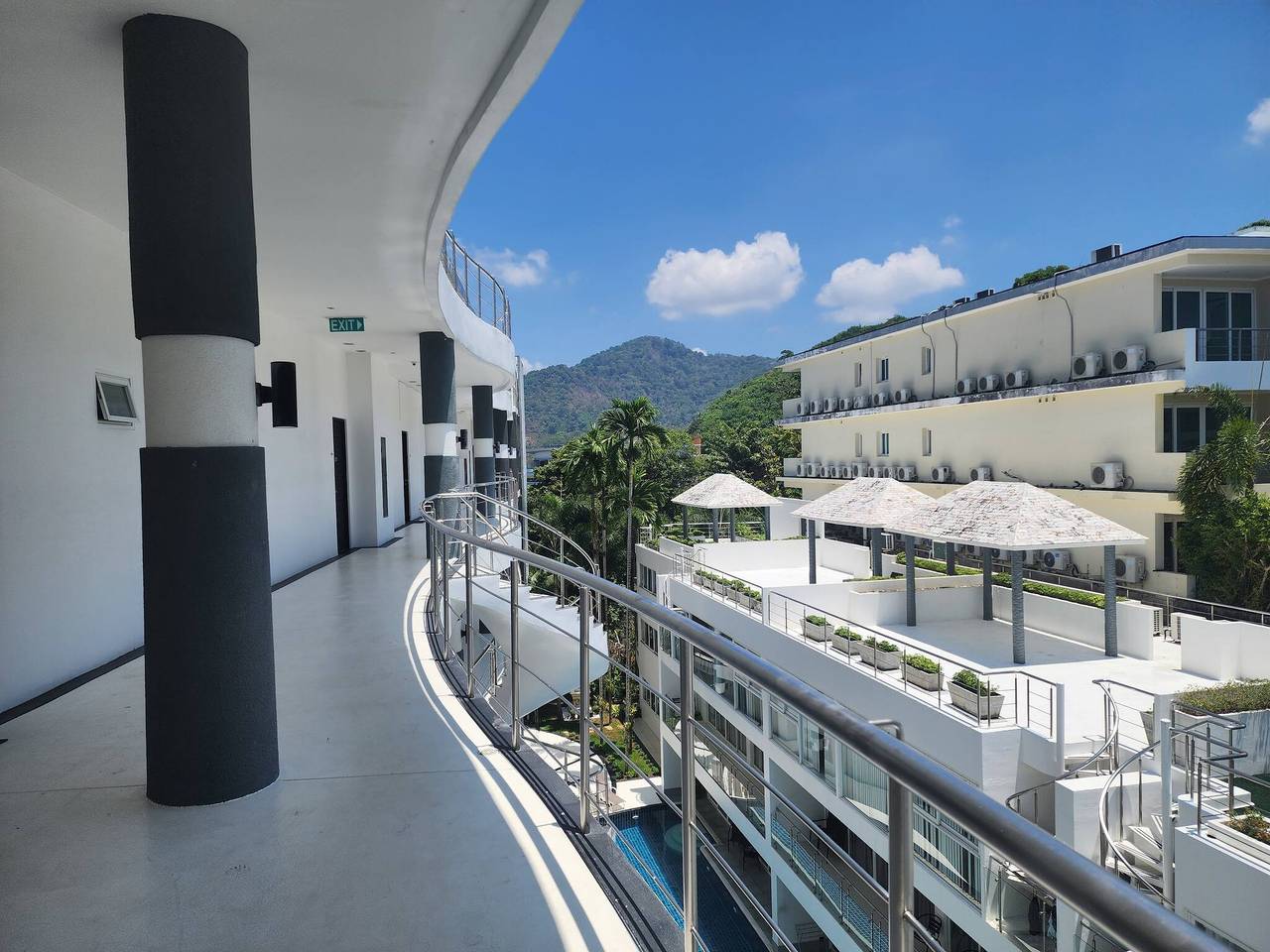 Entire apartment, A2 - 4 Bedrooms Duplex Serviced Apartment with Stunning Sea View, Karon Beach in Ban Karon, Karon