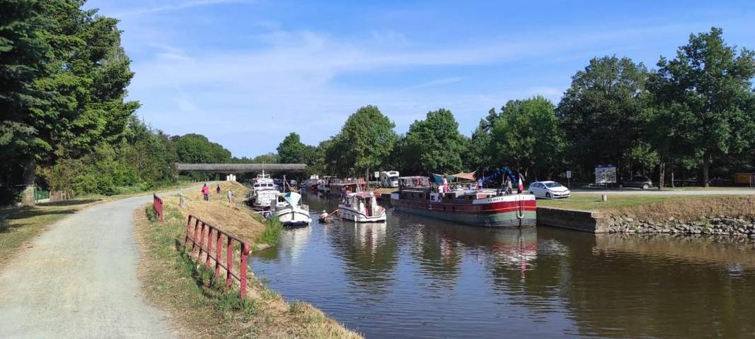 Location de vacances pour 10 personnes, avec vue ainsi que jardin et terrasse à Fégréac - 2